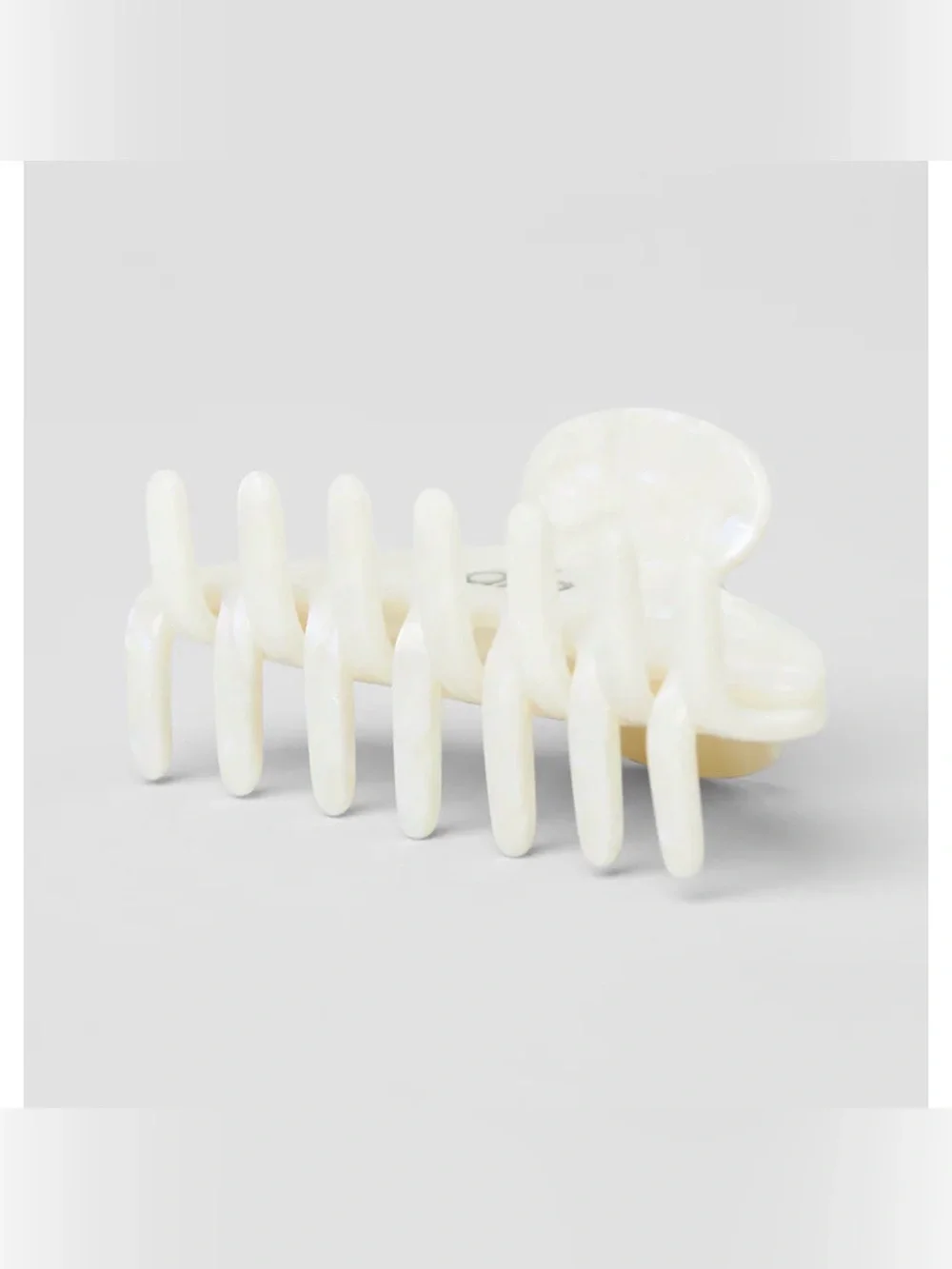 ALO YOGA WHITE PEARL CLAW CLIP - NWT